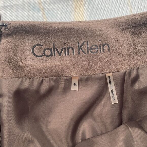 Calvin Klein Faux Suede Zipper Detail Pencil Skirt Brown Sz 4 Gold Zipper Detail - Picture 3 of 8